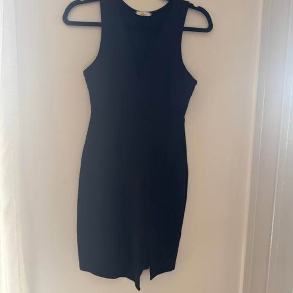 Soprano Black Sleeveless V-Neck Dress